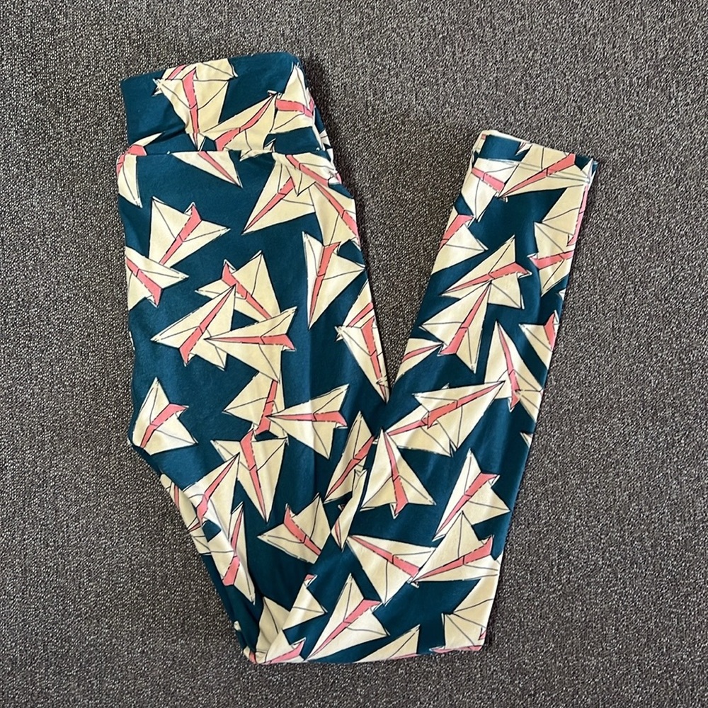 LuLaRoe Women’s paper airplane leggings. One Size.